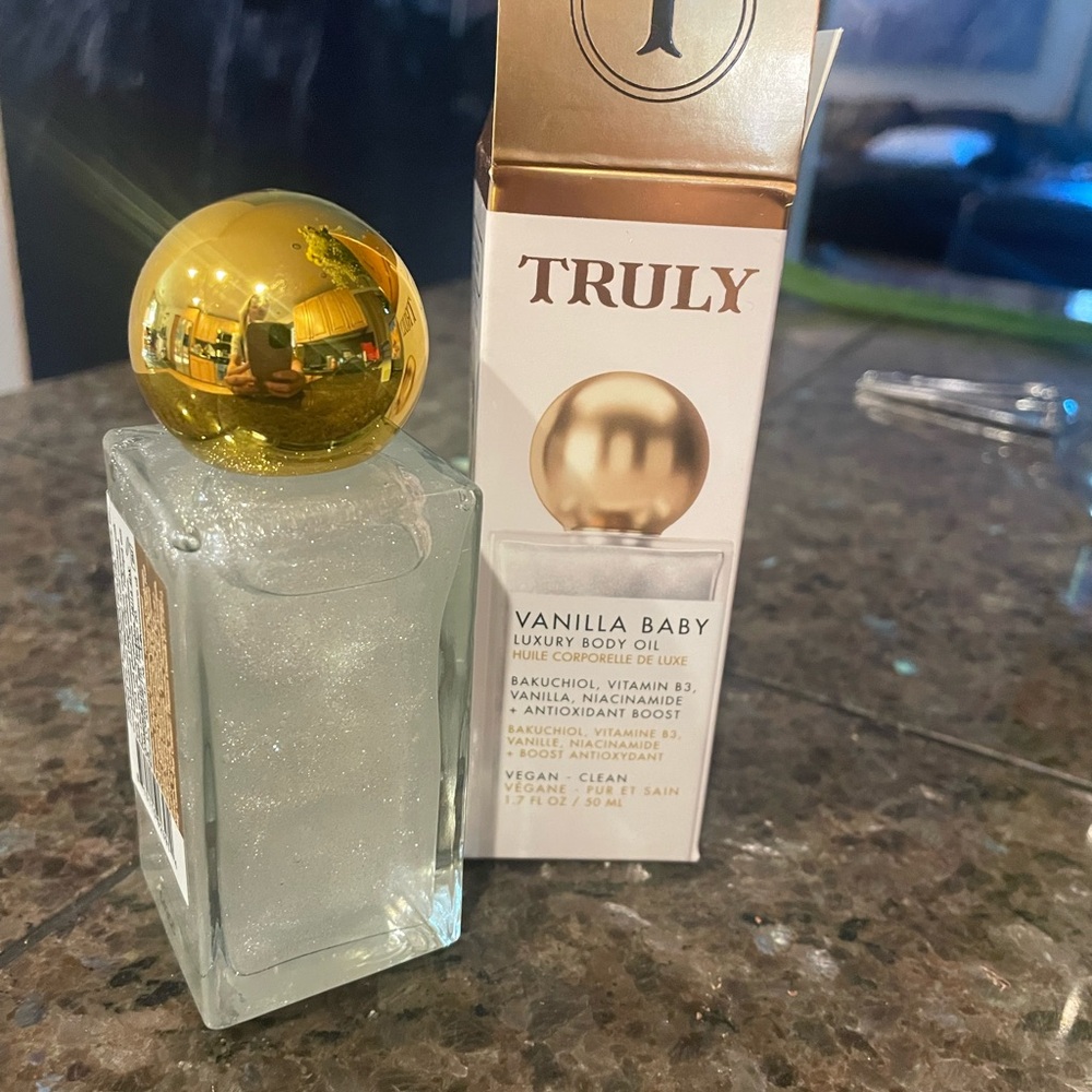 TRULY Vanilla Baby Luxury Body Oil - Gold and Silver
